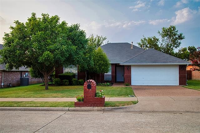1st image of 521 Carl Ct