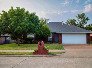 521 Carl Ct, Lewisville, TX 75057