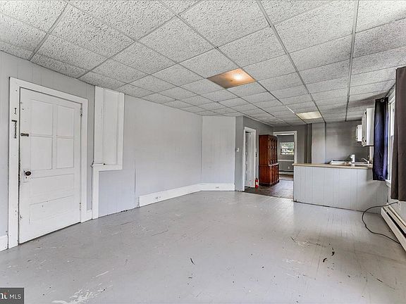 4th image of 268 E Mount Vernon St