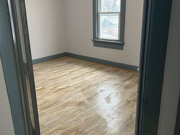 4th image of 61 Henrietta Ave