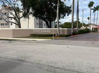 6045 NW 186th St #102, Hialeah, FL 33015