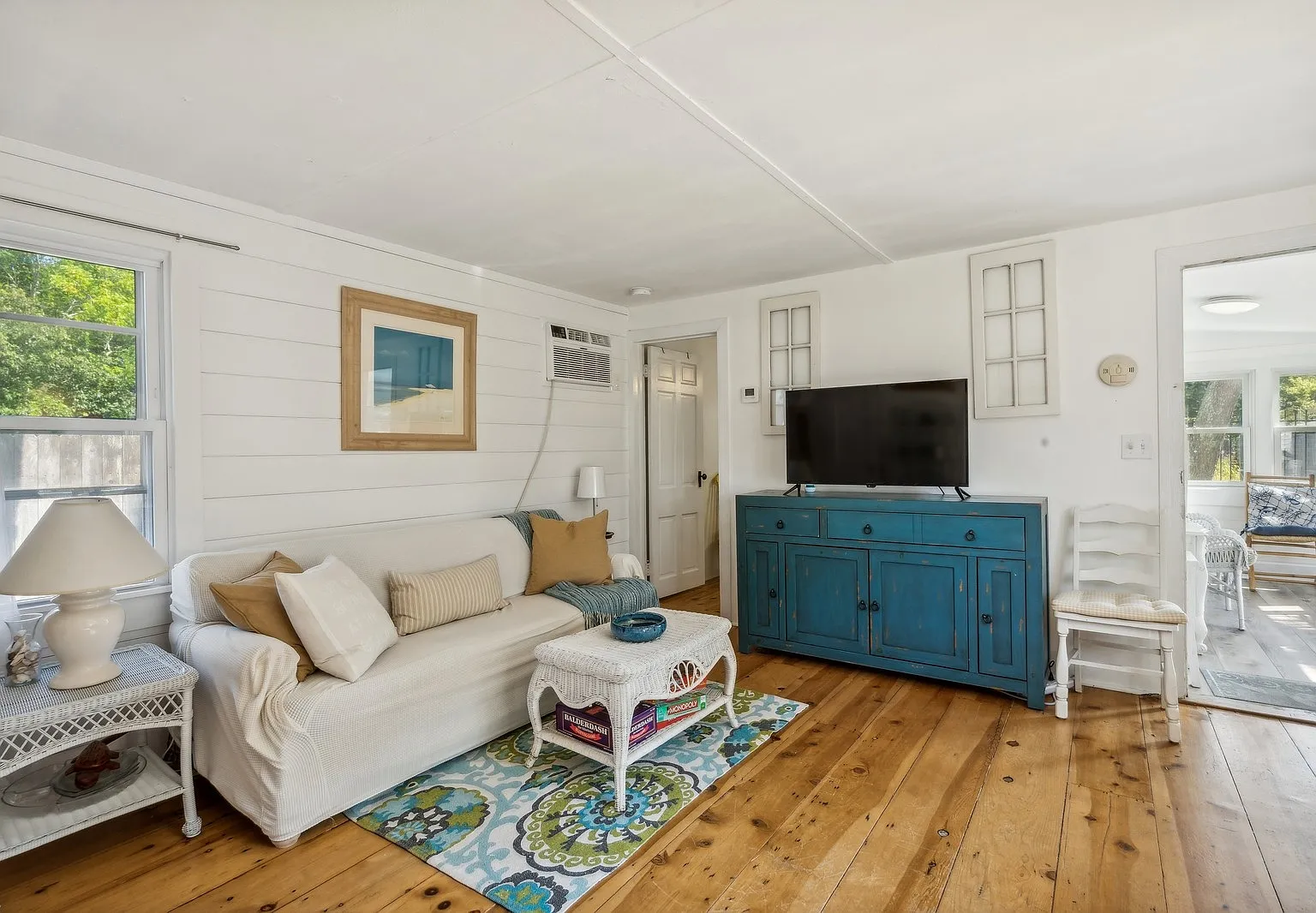 Private, Charming Westhampton Cottage! Summer +Year Round Options — Photo 4