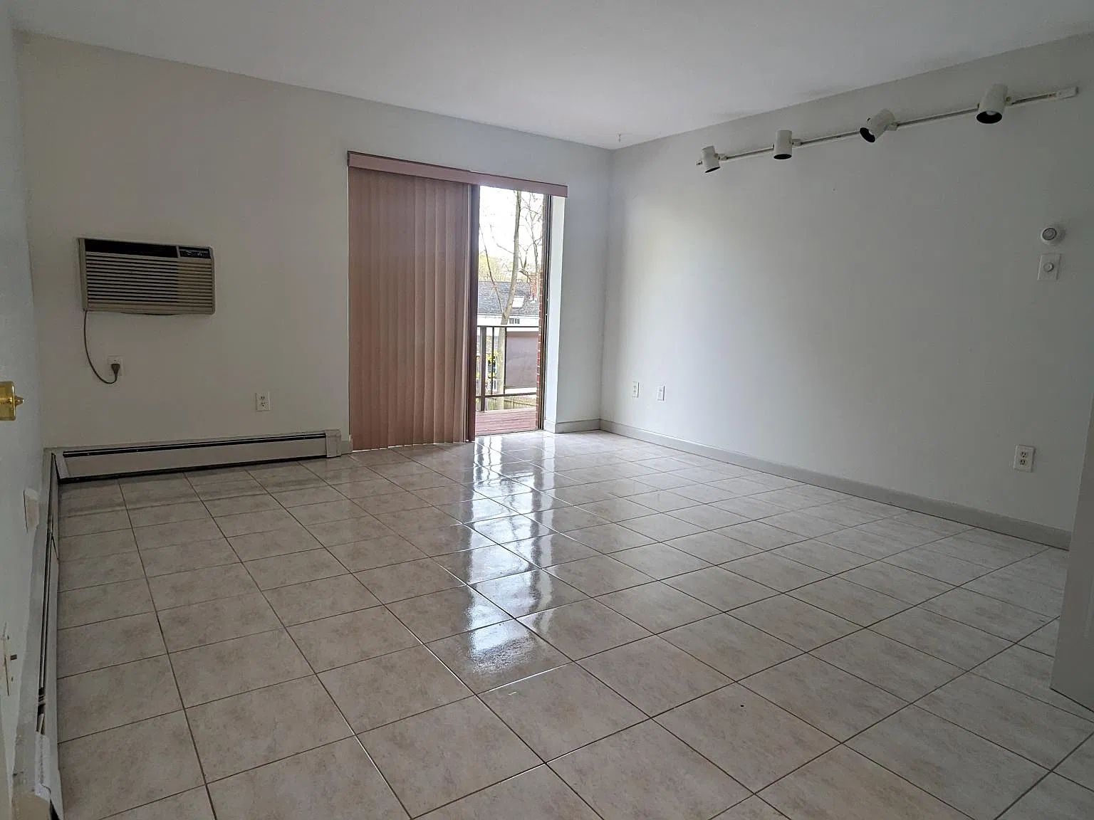 2 bed, 869 sqft, $2,350 — Photo 4