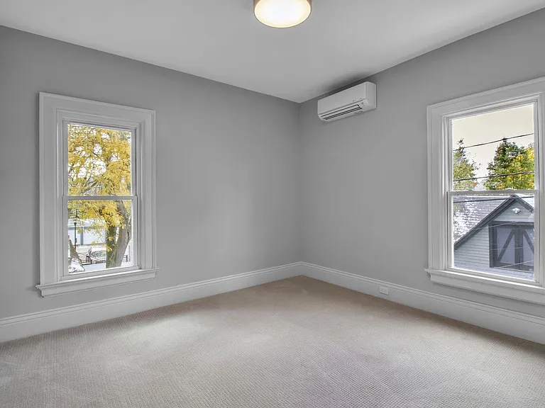 100 Richmond Ave #UPPER — Photo 32