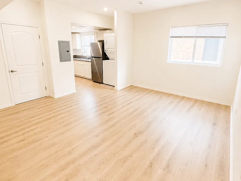 7327 Milwood Ave #105 — Photo 2