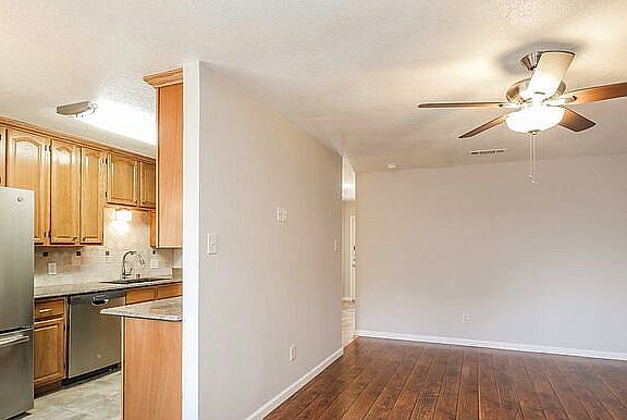 4th image of 5909 Willow Crest Dr