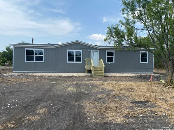 4425 Fm 3175, Lytle, TX 78052