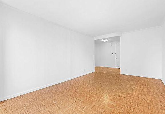 3rd image of 150 E 57th St APT 15D