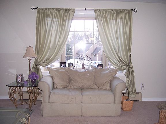 Livingroom - Bay Window