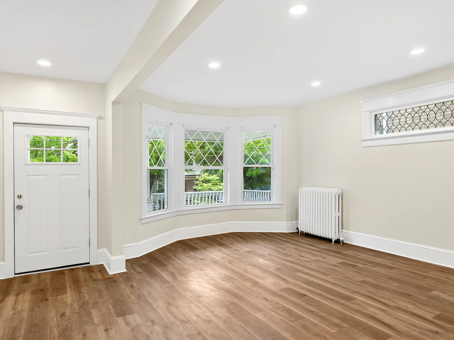 5 bed, 1.5 bath, 1496 sqft, $2,800 — Photo 2