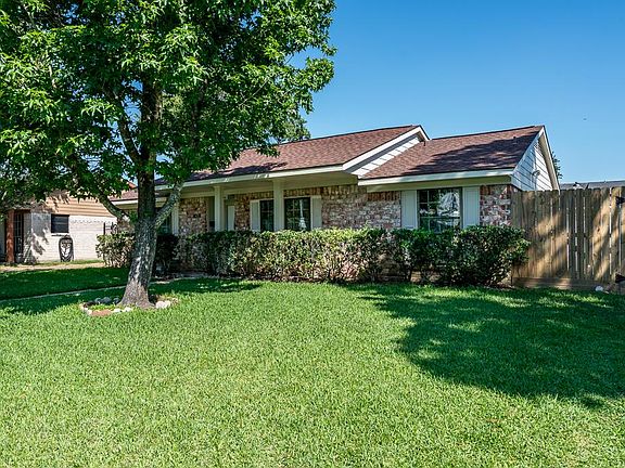 3rd image of 10611 Sagebriar Dr