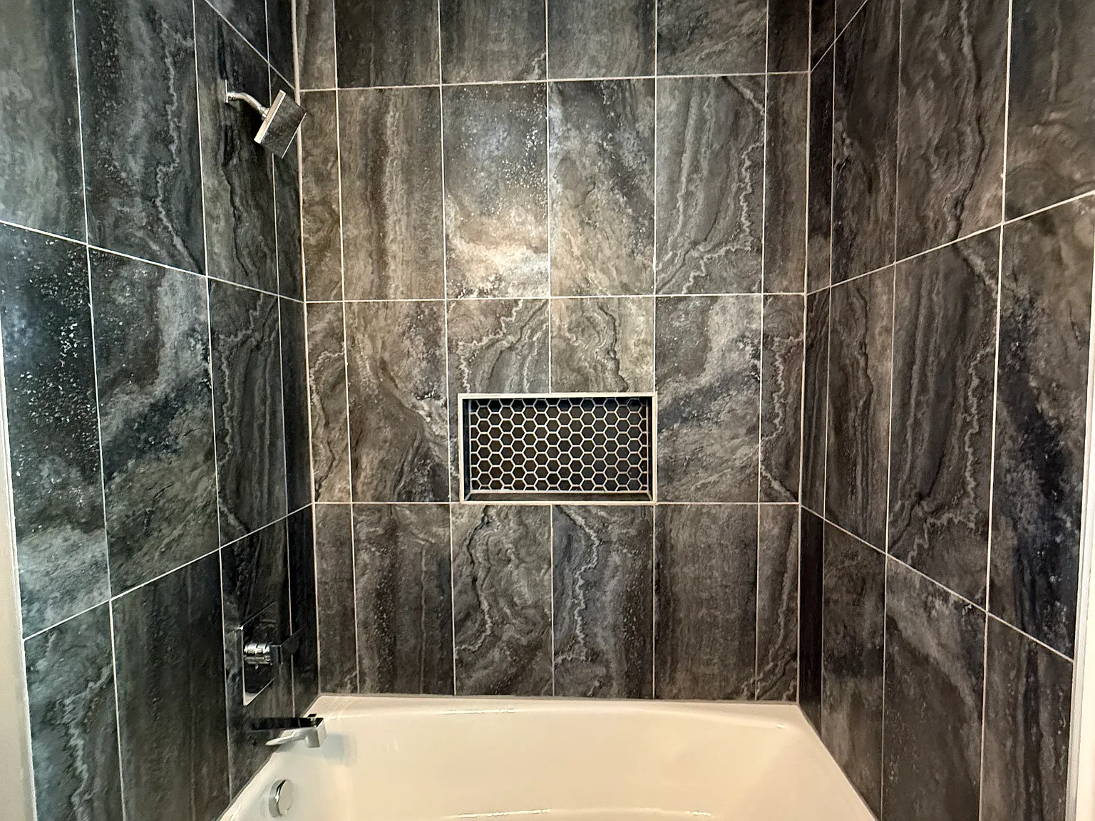 5 bed, 2100 sqft, $3,000 — Photo 2