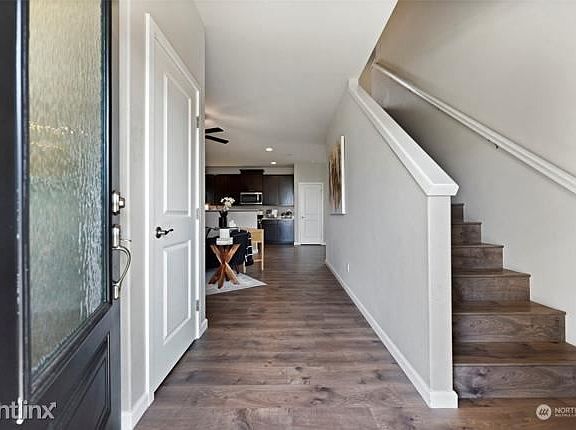 3rd image of 387R Jasmine Ln N