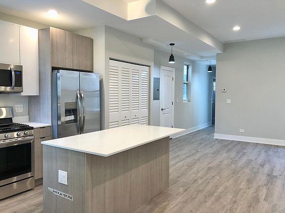 3rd image of 3524 S Artesian Ave #1
