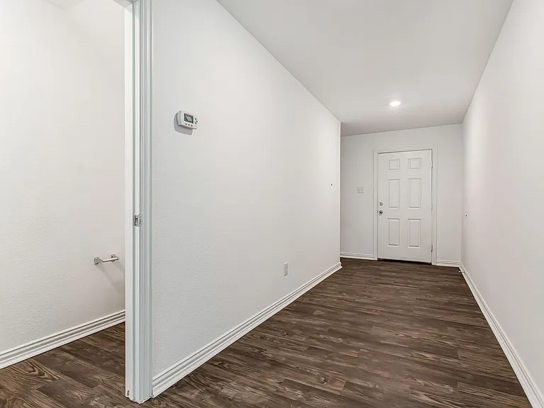 9213 Marilyn Pl — Photo 3