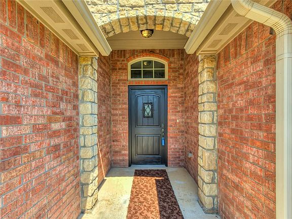 2nd image of 13612 Gentry Dr