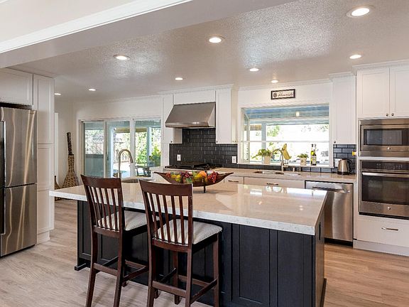 4th image of 12184 Melinda Cir