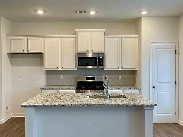 28 Briarwood Dr E — Photo 8