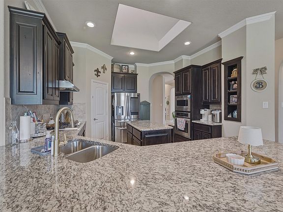 5th image of 2955 Geneva Dr