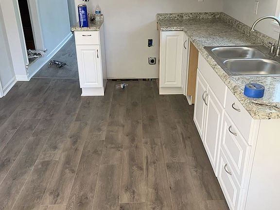5th image of 620 W Broadway APT 1