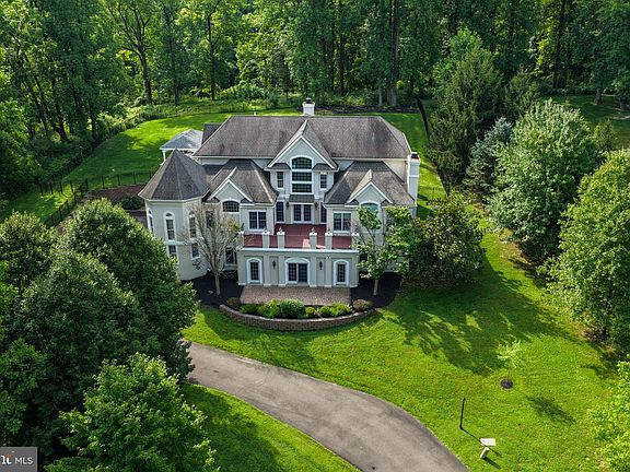 4th image of 720 Foxtail Ct