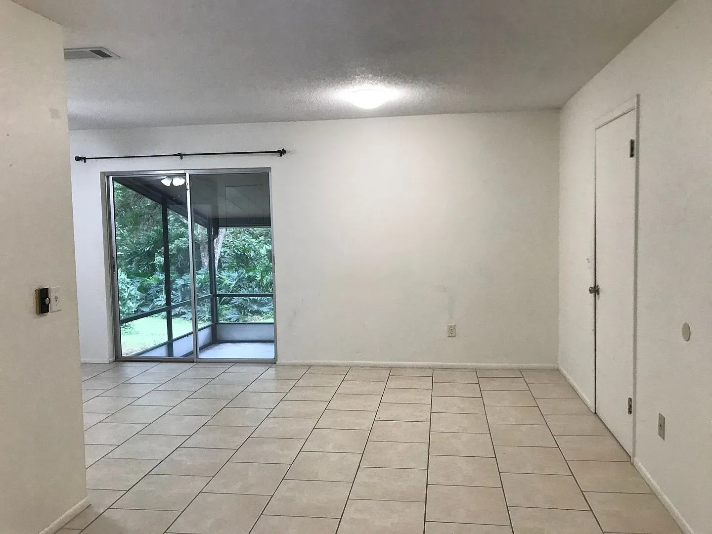3 bedroom, 1 and 1/2 bath, 1 car garage, ready for occupancy-Orange City — Photo 4