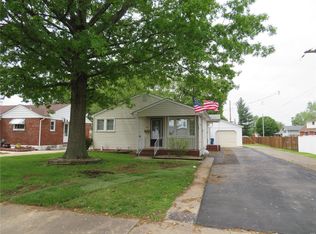 566 Metzger Ave, Wood River, IL 62095