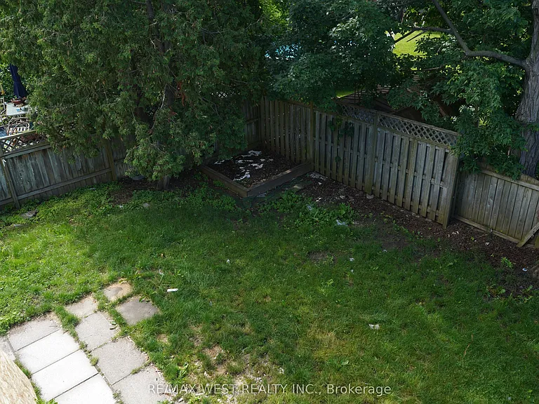 19 Brenda Ct #3 — Photo 25
