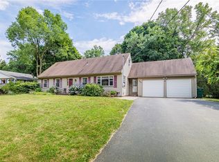 565 Saint Anns Ct, Webster, NY 14580