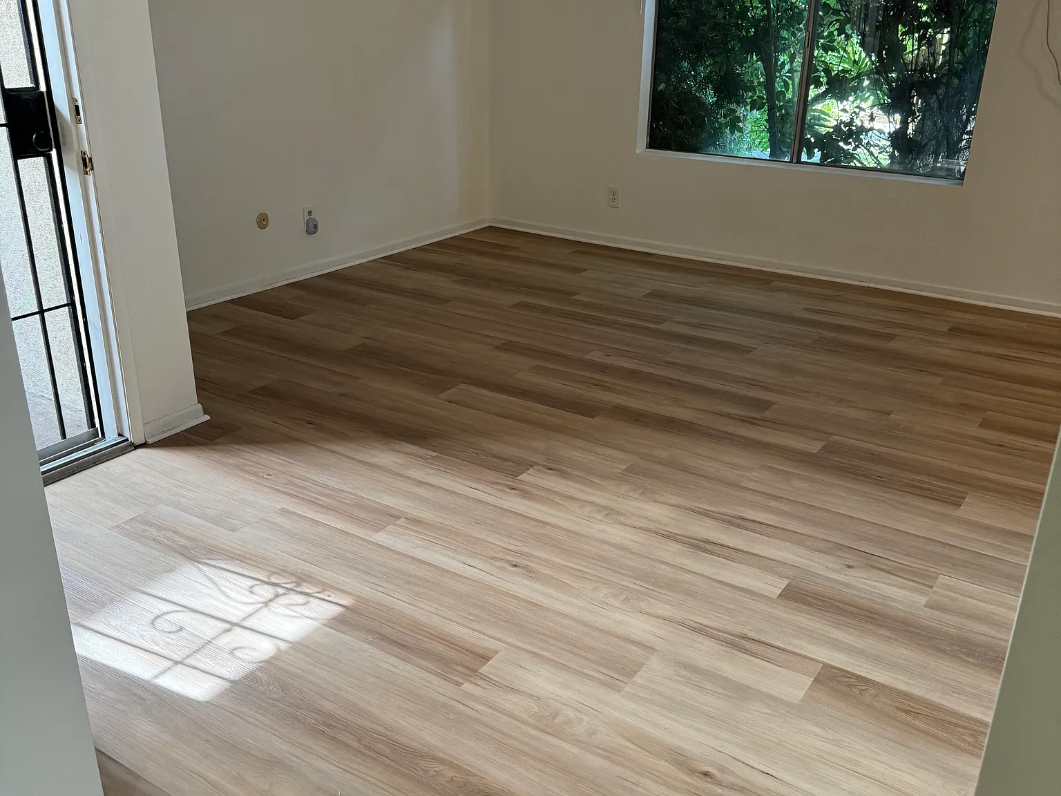 423 E Cedar Ave — Photo 2