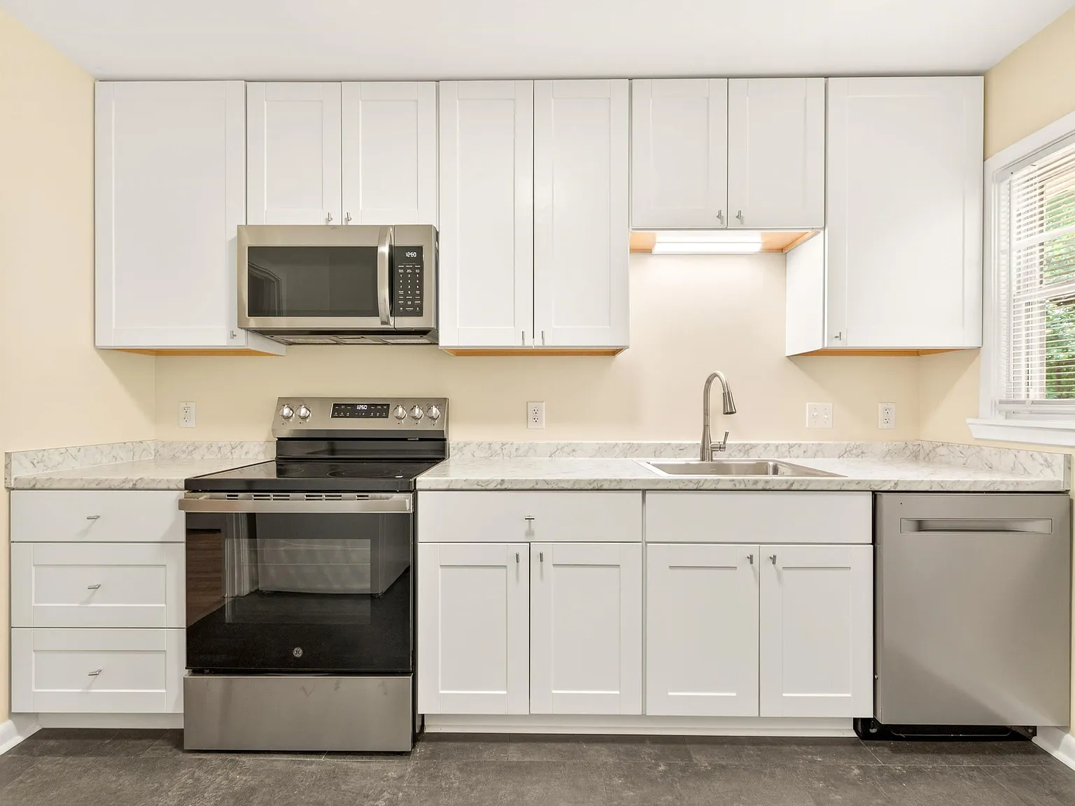 2 bed, 1.0 bath, 904 sqft, $1,650 — Photo 4