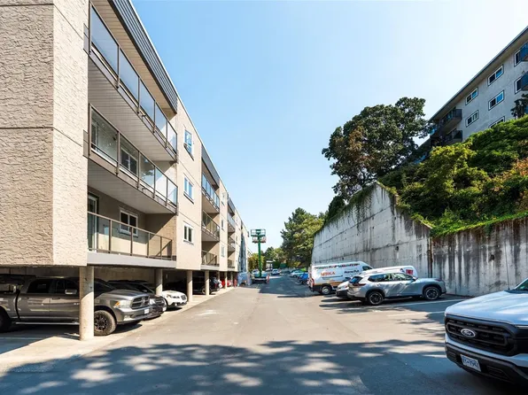 3255 Glasgow Ave #421, Saanich, BC V8X 4S4