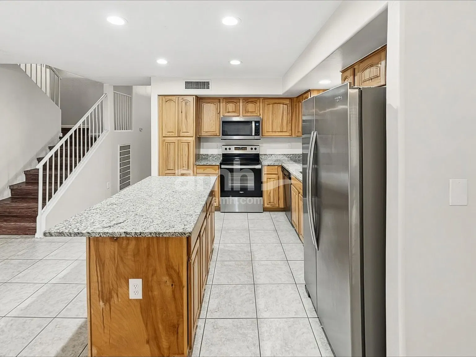 4 bed, 2.5 bath, 2050 sqft, $1,990 — Photo 4