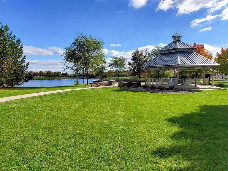 95 Valencia Pkwy — Photo 43