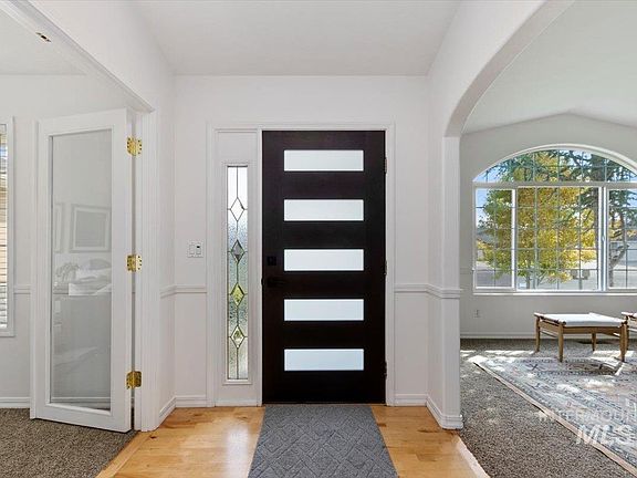 5th image of 437 Woodland Ct