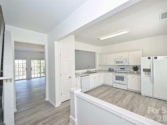 4th image of 3160 Mannington Dr