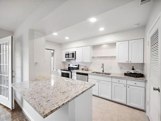 6417 Olympia Dr #144, Houston, TX 77057