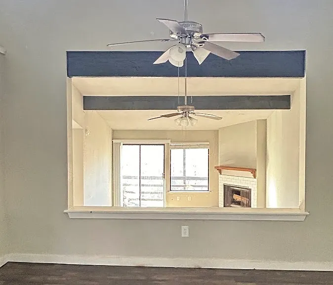 968 N Lewis Ave — Photo 3
