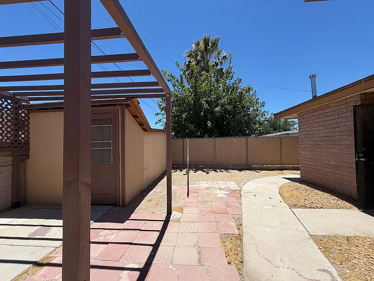 29205 Exeter St — Photo 74