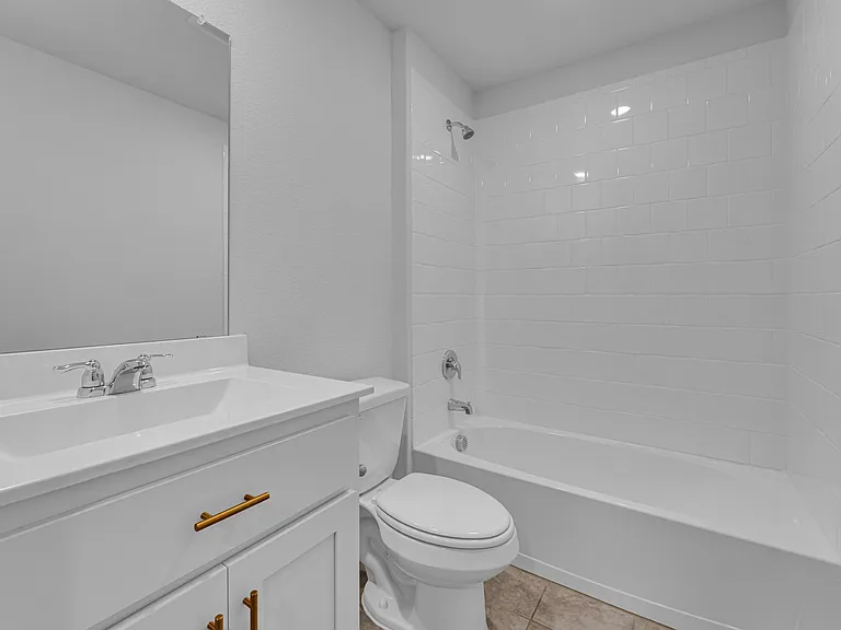708 Basteen Ln — Photo 2