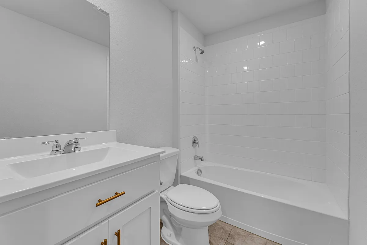 Building Photo - 708 Basteen Ln