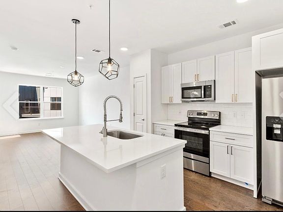 4th image of 1677 54th Ave N #128