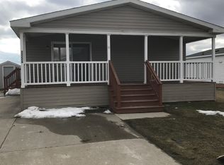 33226 Grove Ct, Lenox, MI