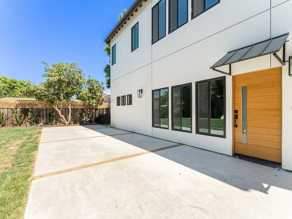1st image of 20349 Runnymede St