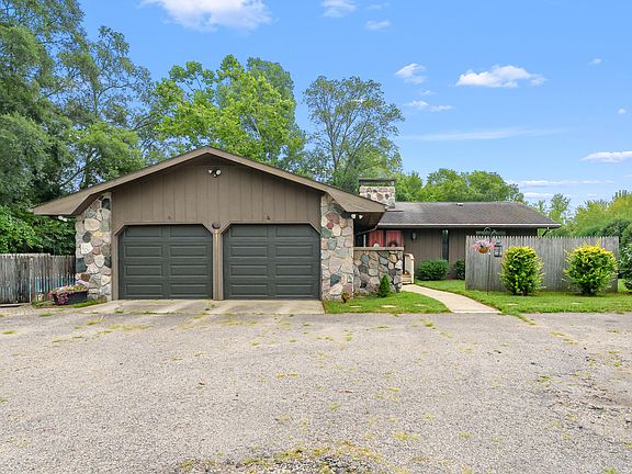 2nd image of 57131 Buckhorn Rd