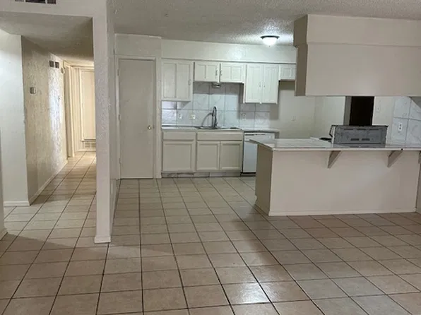 220 Countryside Dr, Arlington, TX 76014