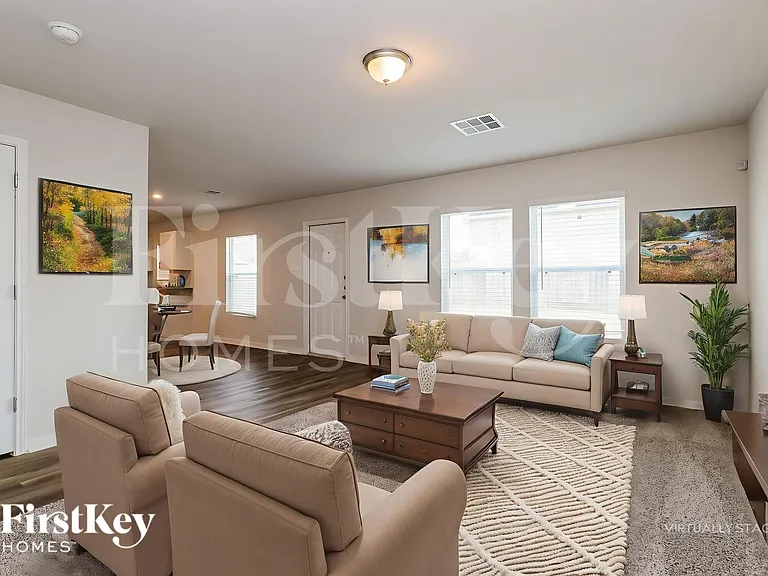 10083 Cerritos Dr — Photo 4