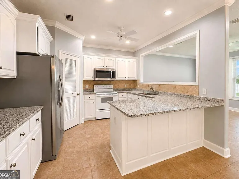 233 Austin Ryan Dr — Photo 12
