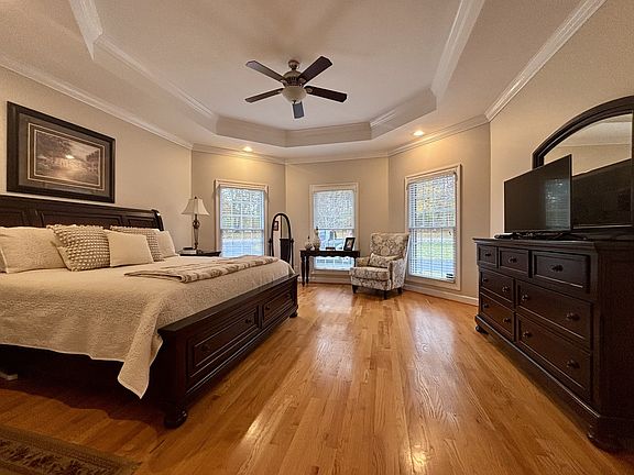 24th image of 498 Dearman St