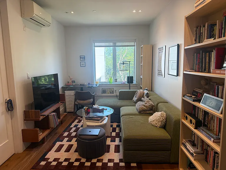 471 Evergreen Ave #3R — Photo 5